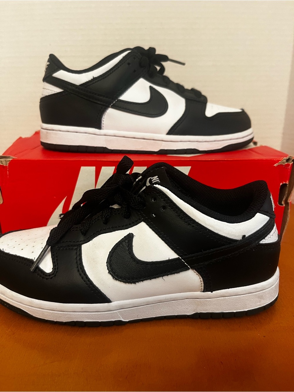 Little kids Nike Dunk black and white